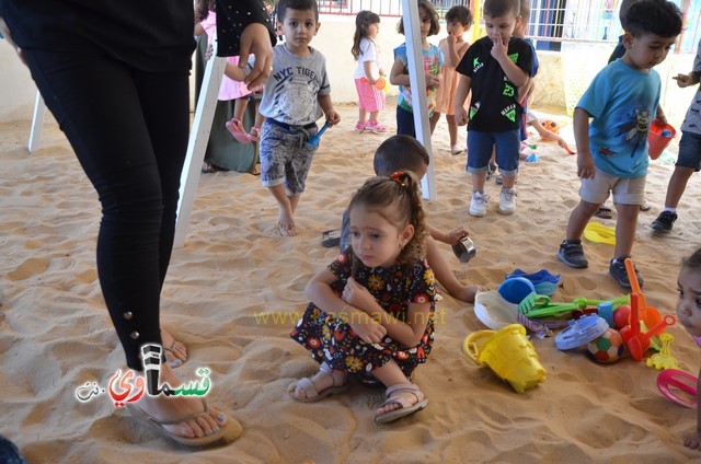 فيديو: الاطفال يعانقون الرئيس عادل بدير في افتتاح العام الدراسي في روضة افاق ودار الارقم